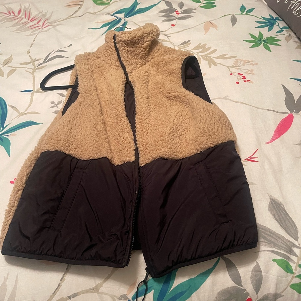 Lou and Grey Sherpa Lined Vest in Tan and Black